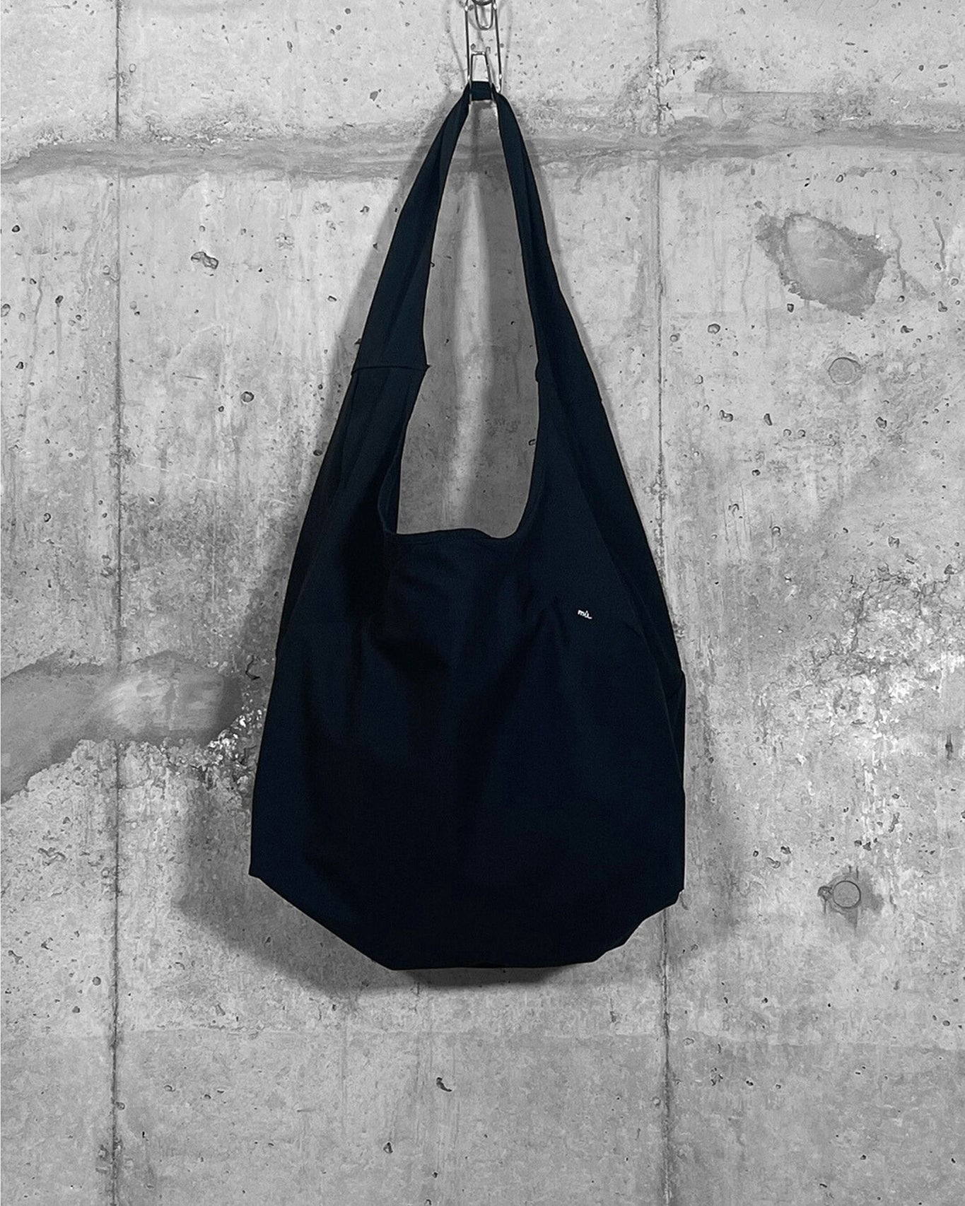 POSTMAN BAG / BLACK | A men's brand that focuses on domestic