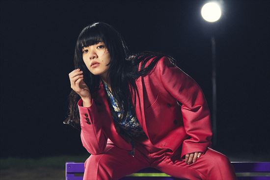 シンガー・ソングライターあいみょん、「真夏の夜の匂いがする」MV解禁