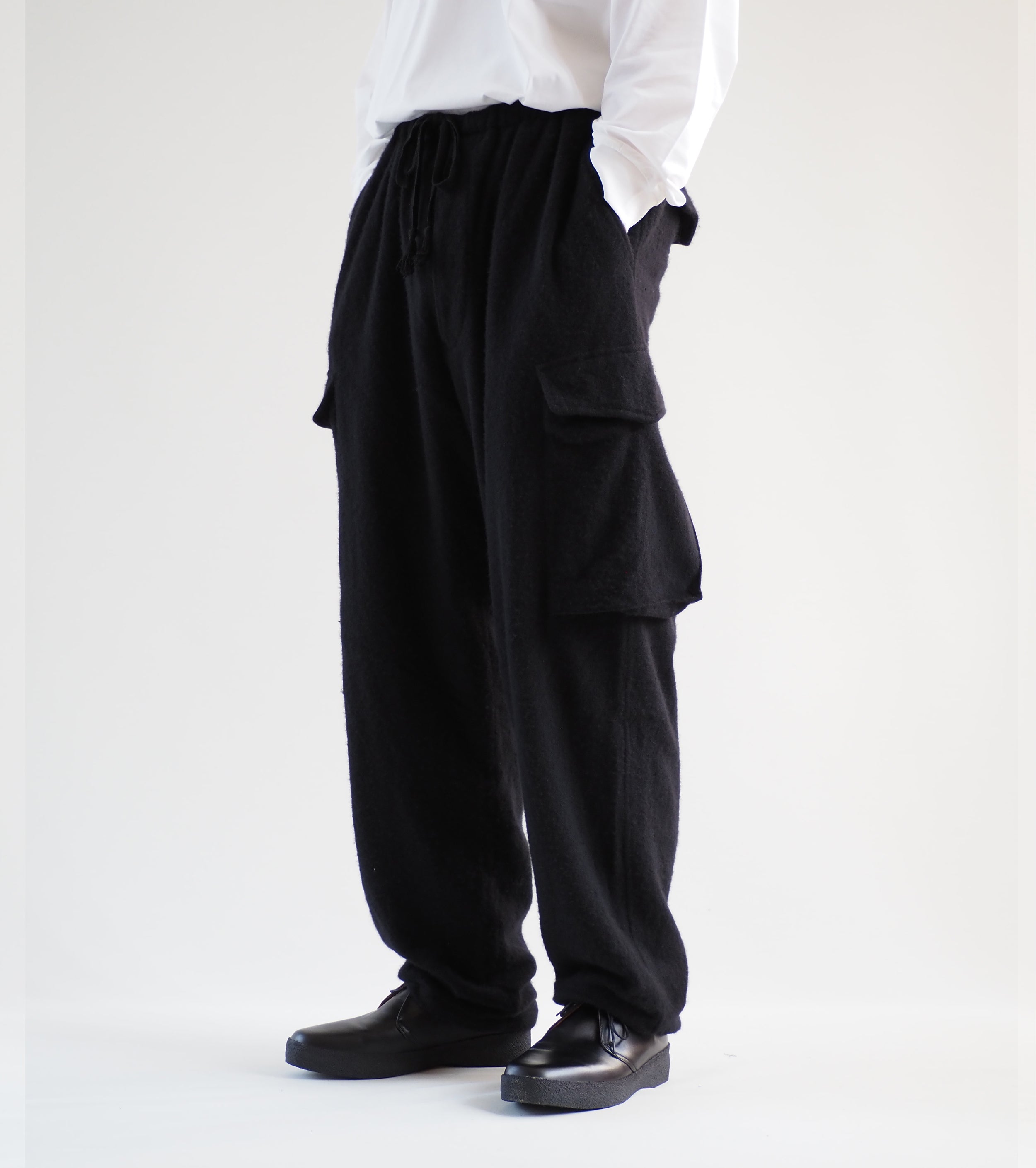 COMOLI 縮絨ウール 6P パンツ,Black – Navyblue