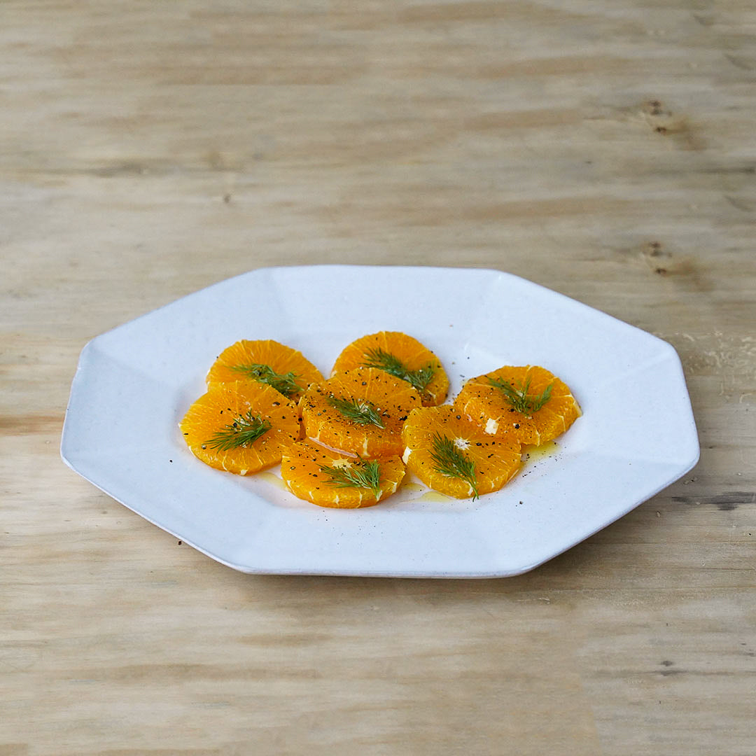 山源陶苑 八角プレート大 白 赤土 - アメノイエ