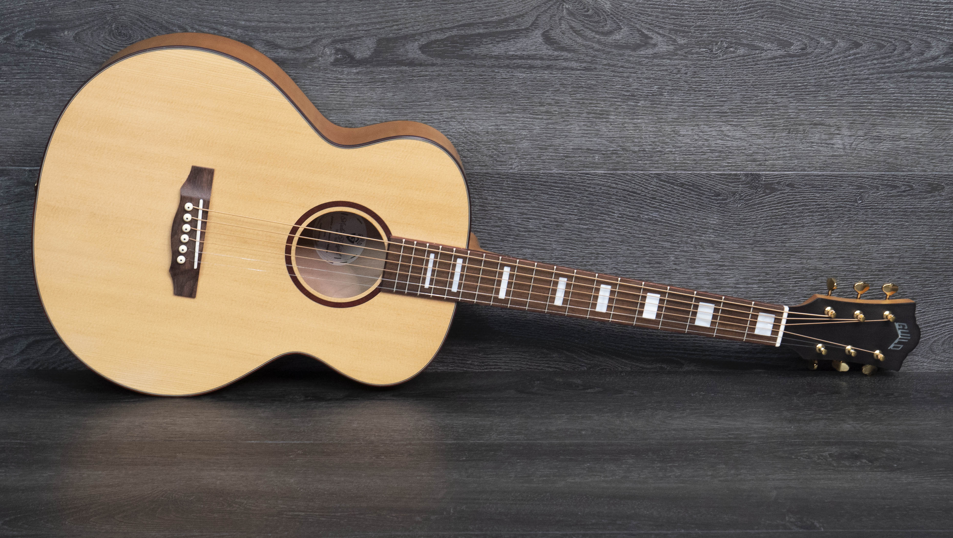 Guild Jumbo Junior Reserve Electro-Acoustic, Solid Spruce Top