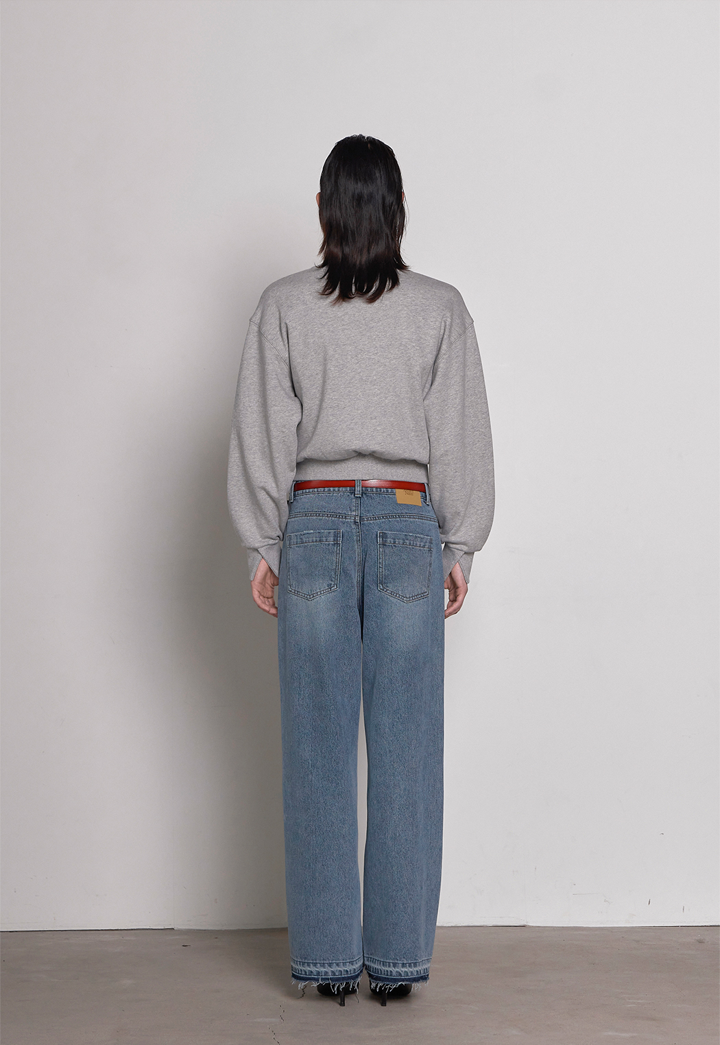 T-6694）アトリエナイングラフィッククロップマンツーマン | CLEARANCE