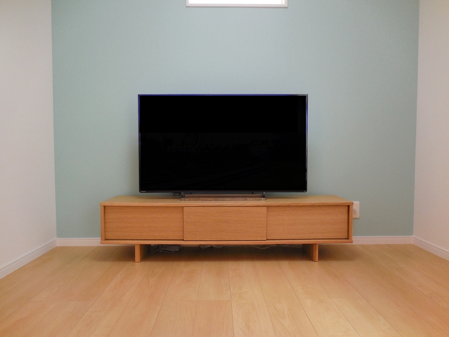 無印のテレビボード♪コードもすっきり！ - リビングダイニング