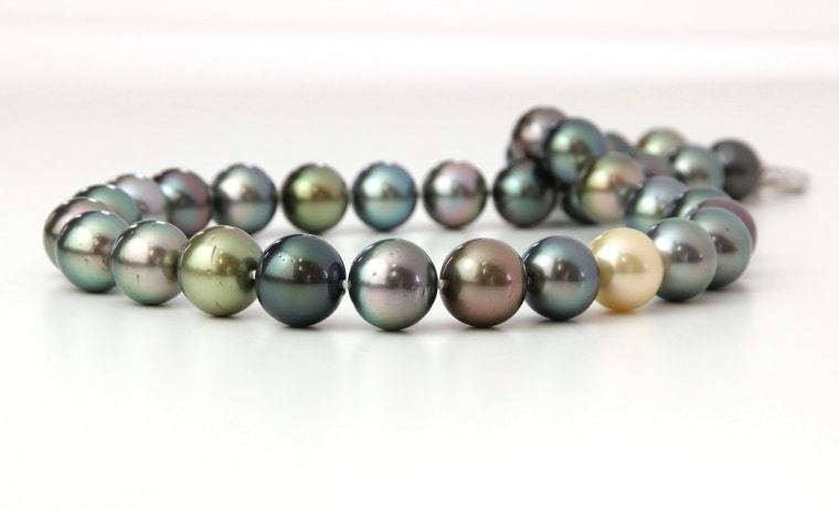 タヒチ産黒蝶真珠マルチカラーネックレス【大きさ12.0-14.3㎜・47.5