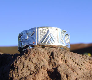 ハワイアンジュエリー大阪 ☆ 手彫りオーダーメイド専門ブランドの