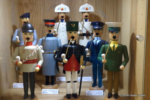 クリスマスを彩るエルツ山地の木工品 Männelwecken - Advent im