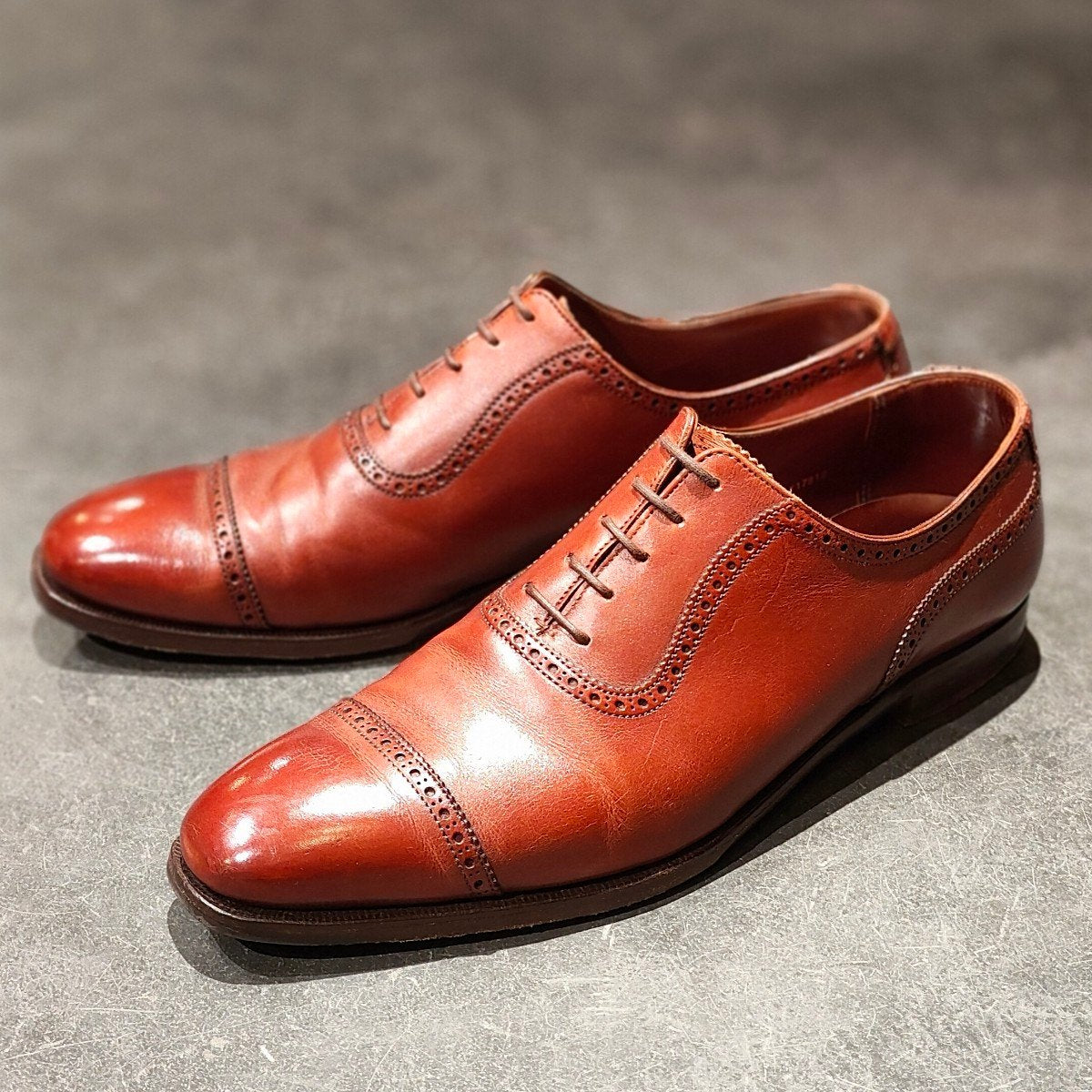 美品 【CROCKETT&JONES】クロケットアンドジョーンズ パンチドキャップ