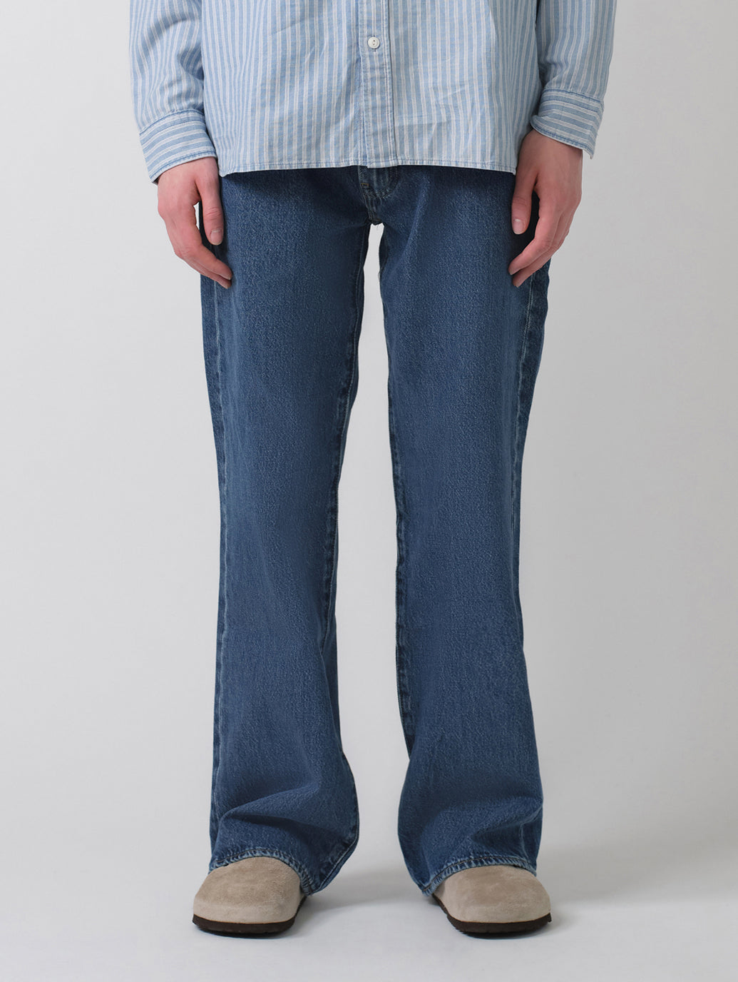 567™ ルーズフレア ジーンズ ミディアムインディゴ – リーバイス®公式