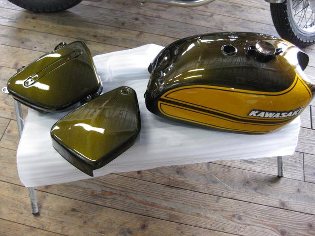 カワサキW3レストア ガソリンタンク、オイルタンク、サイドカバー