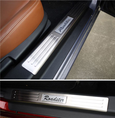 インテリア・アクセサリー ＞ スカッフプレート（ロードスターロゴ入り）