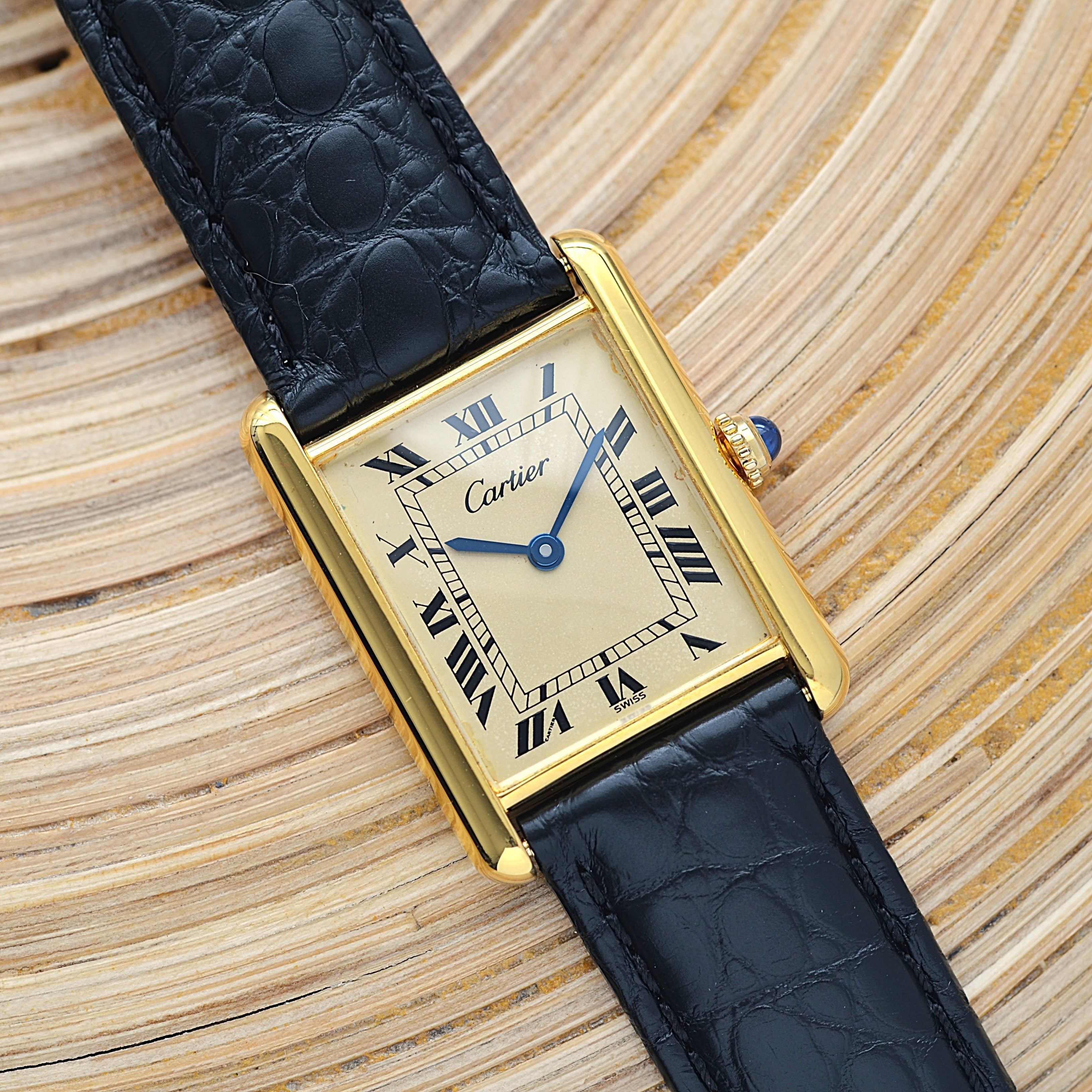 マストタンクで最も謎の多いシャンパンローマ文字盤。