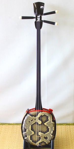 岸本尚登 作 黒木 久場ぬ骨型 高級蛇皮本張り | わおや三線亭主のブログ