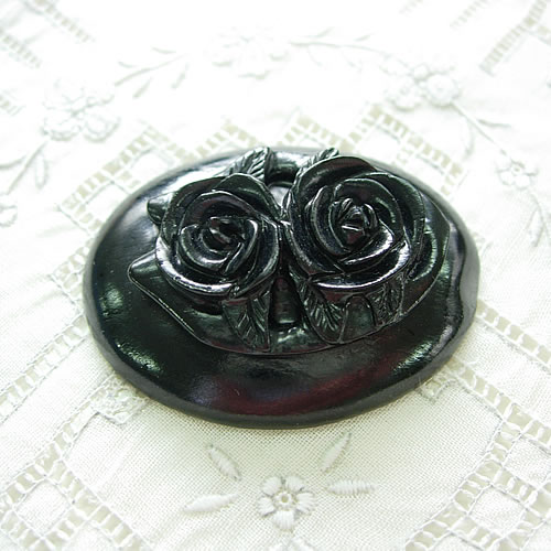 SV 天然ジェット ばら手彫りブローチ ジュエリーjb108 - 御徒町の宝石
