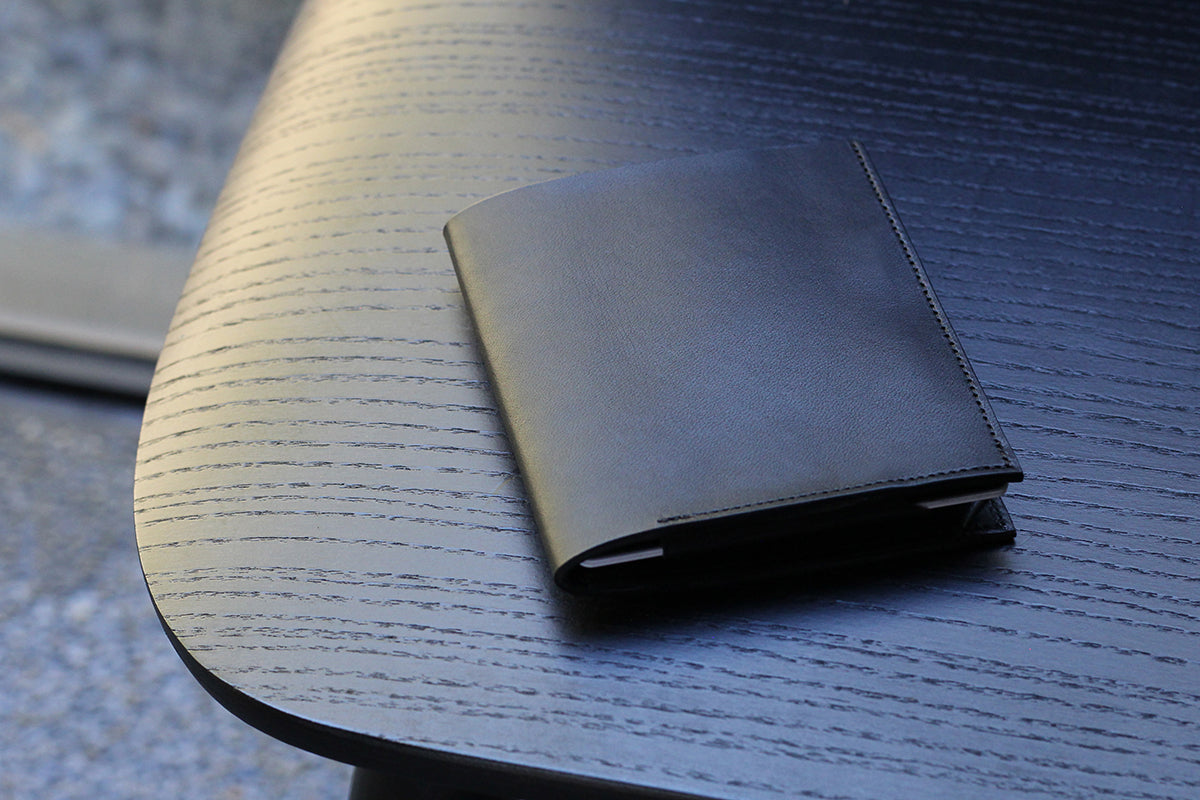 Tenuis BG - 使いやすさ、質感を大事にした究極の薄い財布