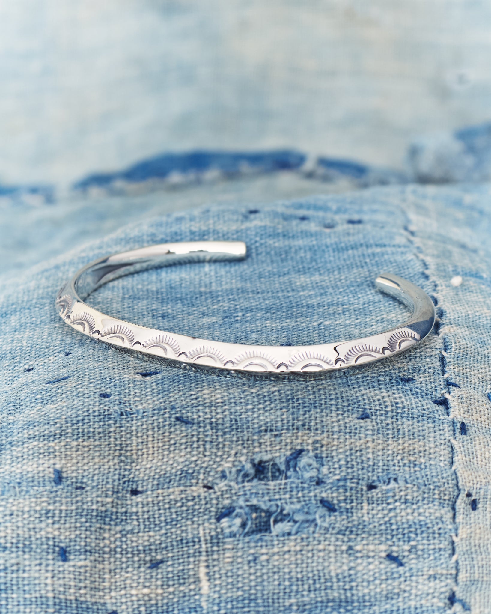 Larry Smith Thin Triangle Bracelet Leaf BR-0091 – Second Sunrise