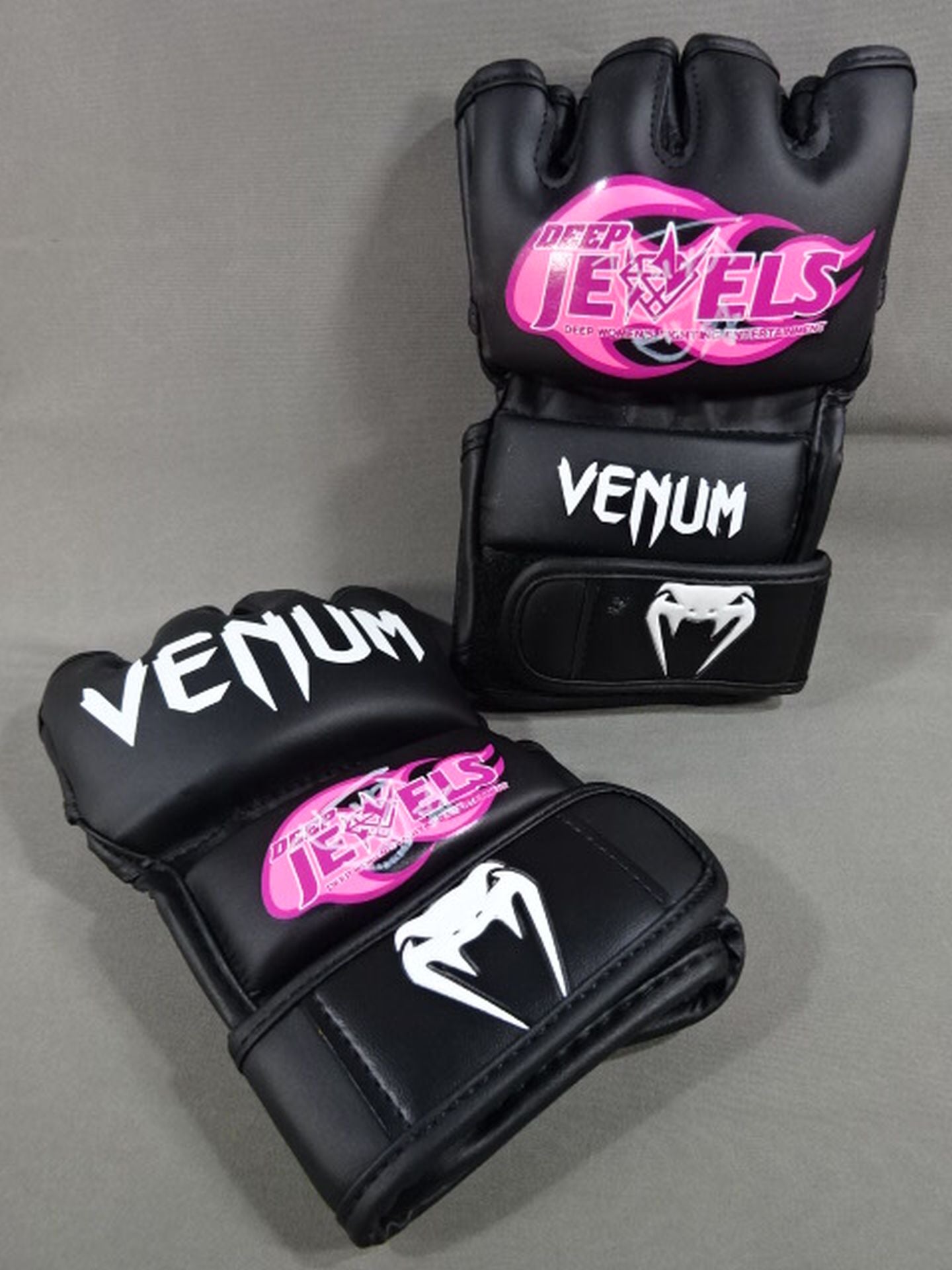 伊澤星花 直筆サイン入り】DEEP JEWELS VENUM オープンフィンガー