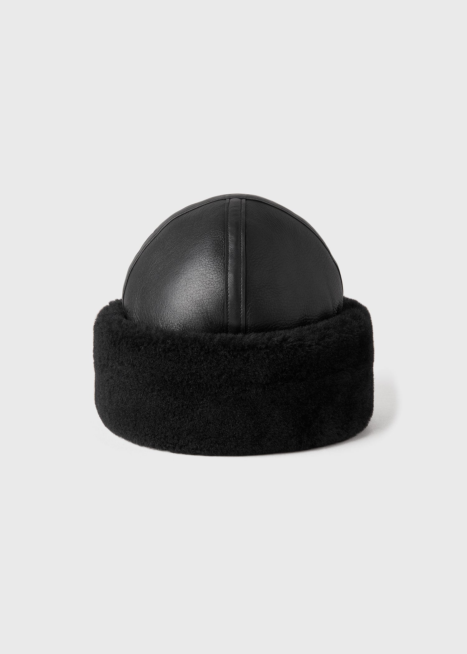 Shearling winter hat black – TOTEME