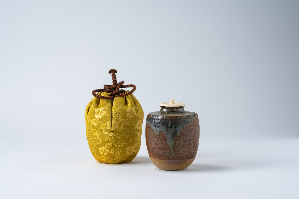 肩衝茶入 十一代 髙取静山造 – 高取焼宗家