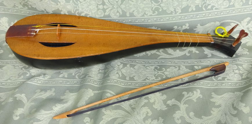 中世の擦弦楽器 レベック リラ・ダ・ブラッチョ