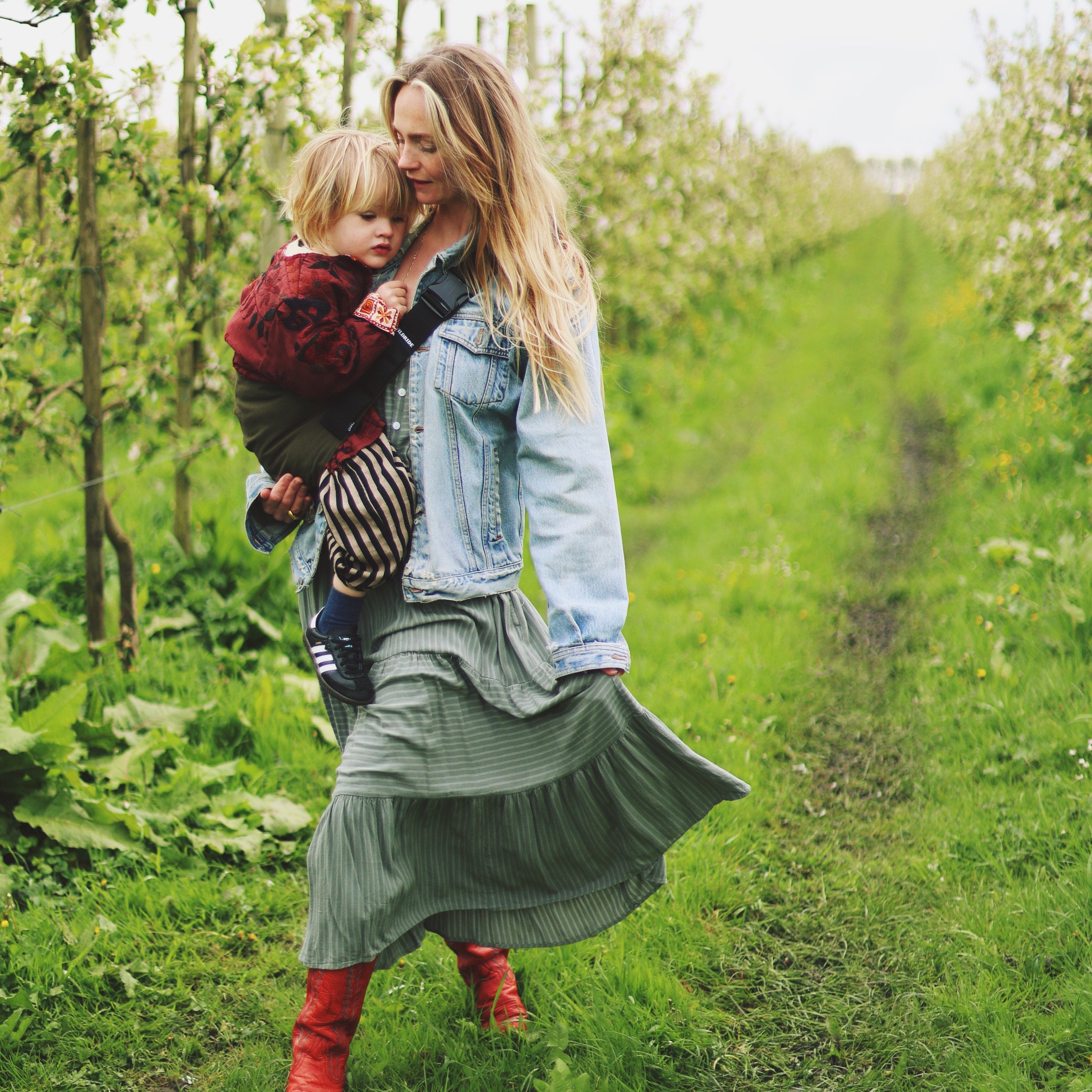 9ヶ月から使えるセカンド抱っこ紐｜WILDRIDE アクティブキャリー Army