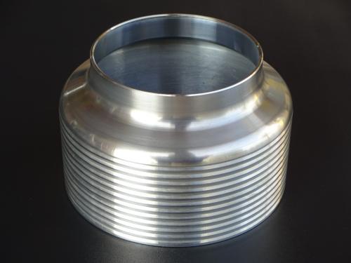 ハイエースのカスタマイズなら、ワールドコーポレーションにお任せ