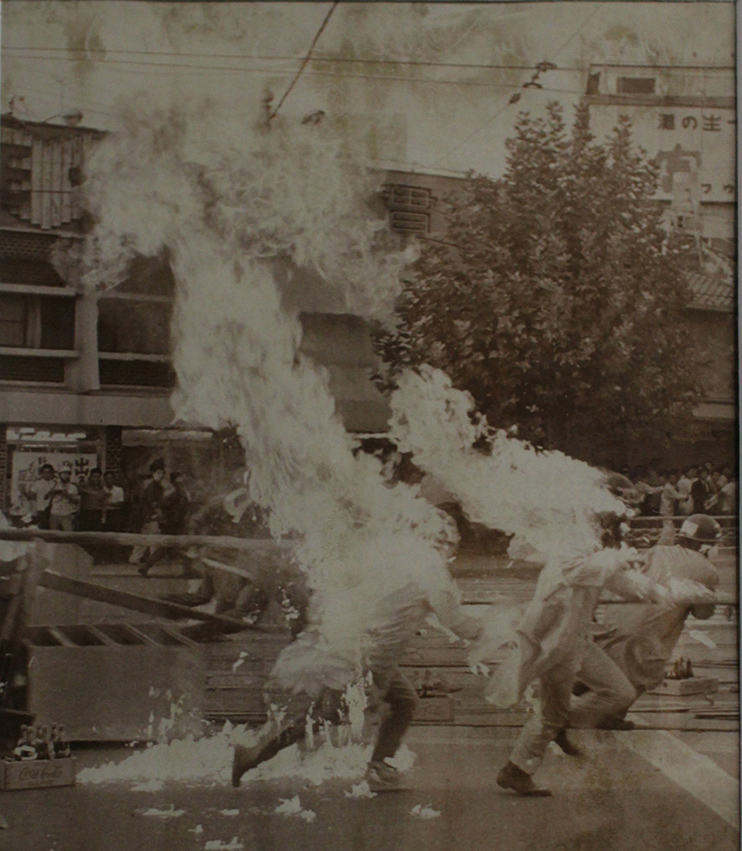 学生運動 - A LA UNE