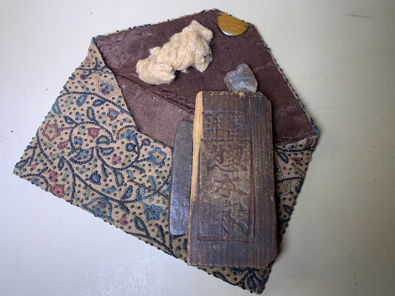 ギャラリー辰巳 - 吉井総本家 火打石一組 | 古美術品専門サイト