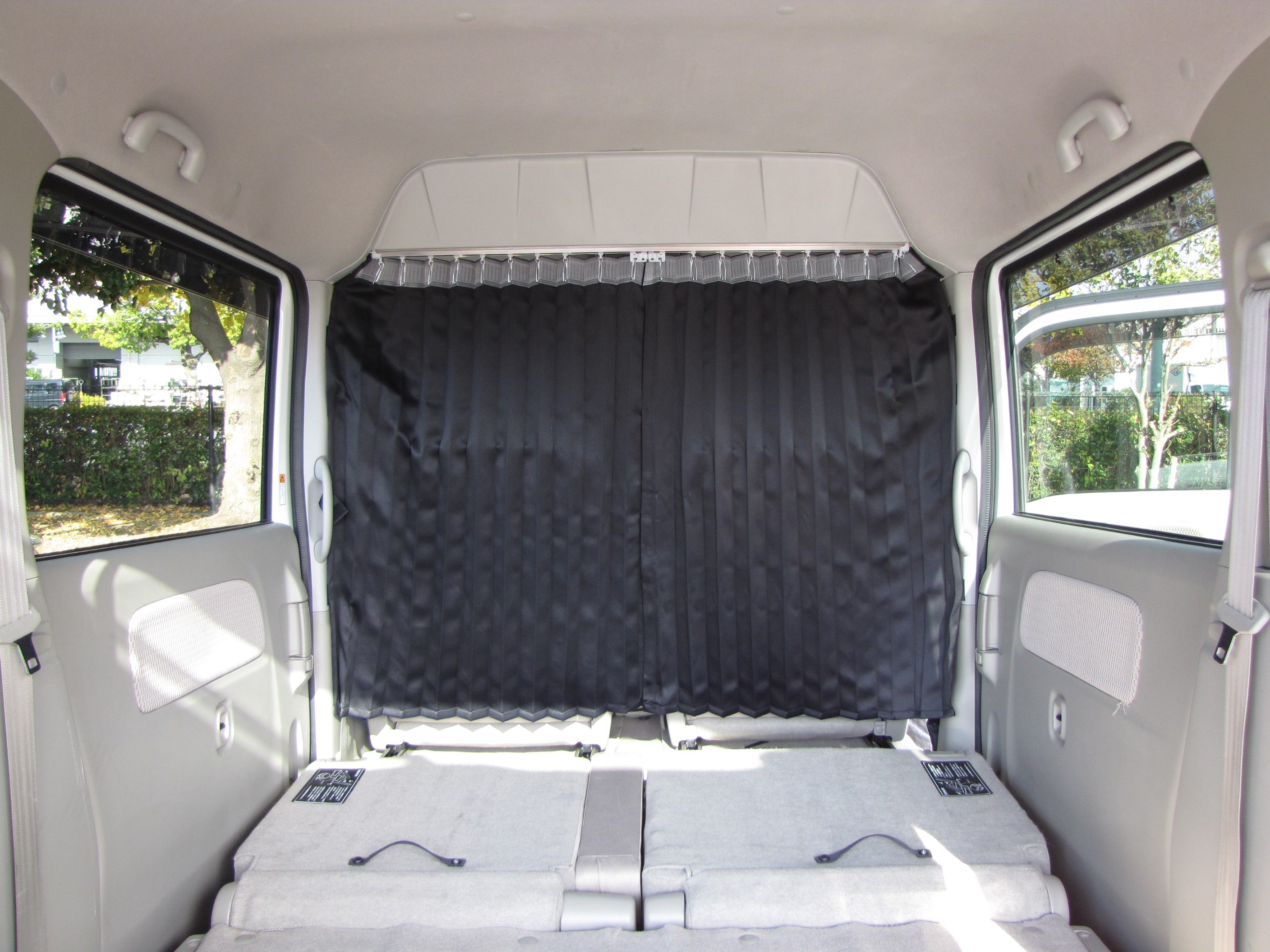 エブリィ17系 パーテーションカーテンマウント グレー | 有限会社 カズ