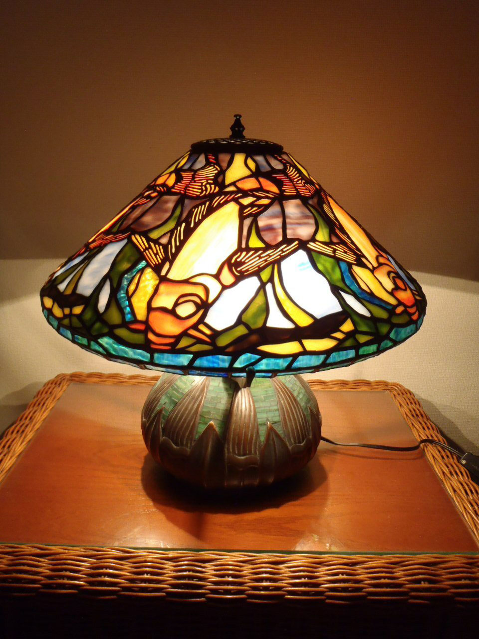 ステンドグラス（中）スタンド 水連模様丸型ベース（モザイク入り