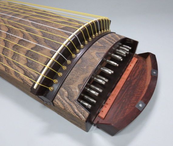 十七絃筝 紅木巻き、専用ケース付き，十七弦柱（大），十七絃猫足