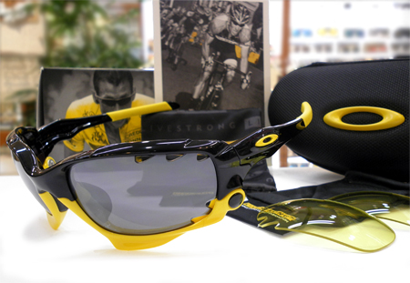 OAKLEY JAWBONE LIVESTRONG(オークリーリブストロングジョウボーン)