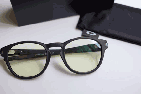 LATCH(ラッチ)アジアンフィット OAKLEYかけ止めサングラス