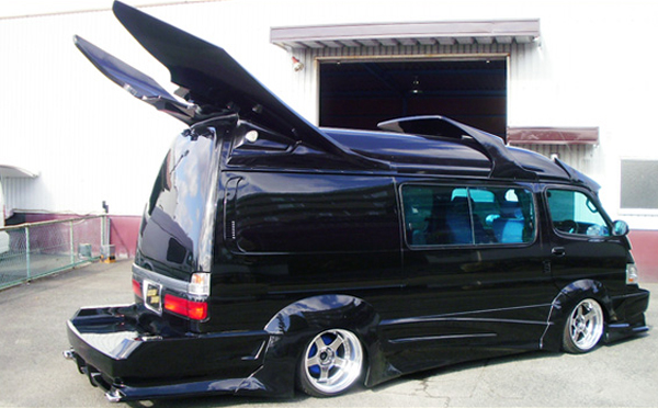 ハイエース100系スーパーロングオリジナルエアロパーツZOOM(ズーム