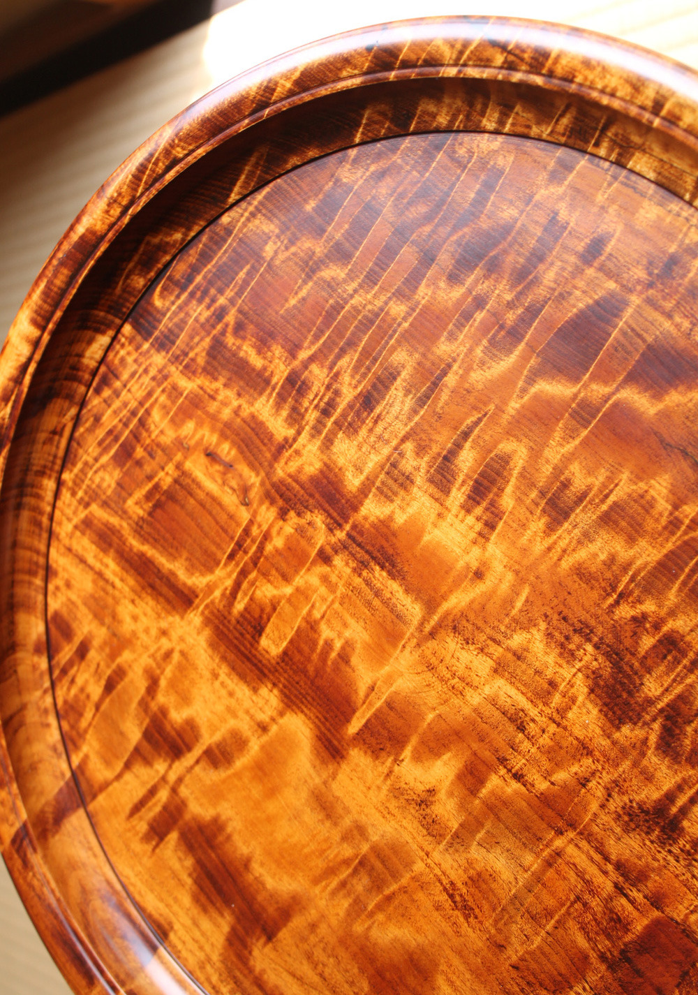 36cm 栃縮杢のすり漆盆（化粧箱入り）