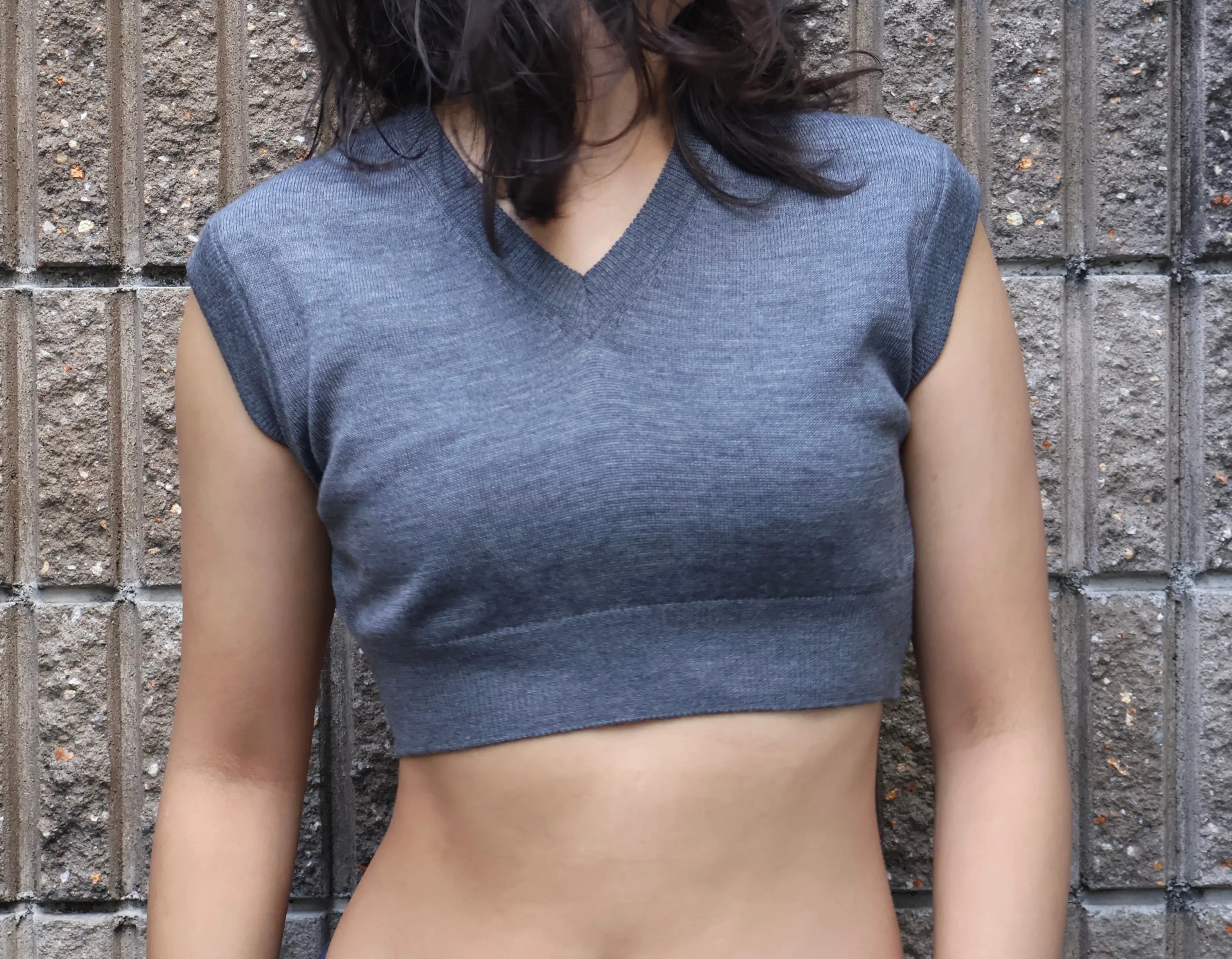 FUMIKA UCHIDA / KNITTED V-NECK VEST / CHARCOAL GREY – 601 | 京都