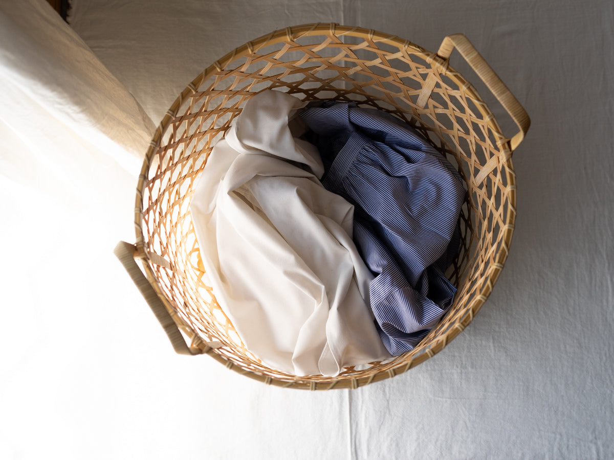 白竹で編まれた六つ目編みのランドリーバスケット – 市川籠店 | 1basketry