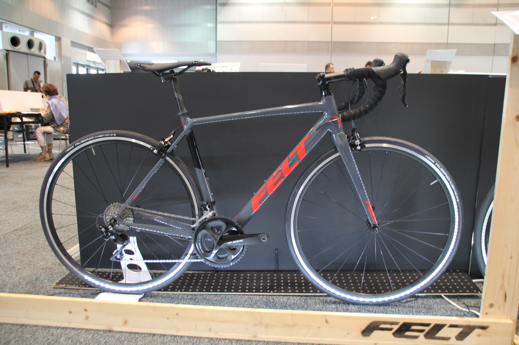 FELT (フェルト) FR30 2020年モデル 超軽量 カーボンフレーム エアロ