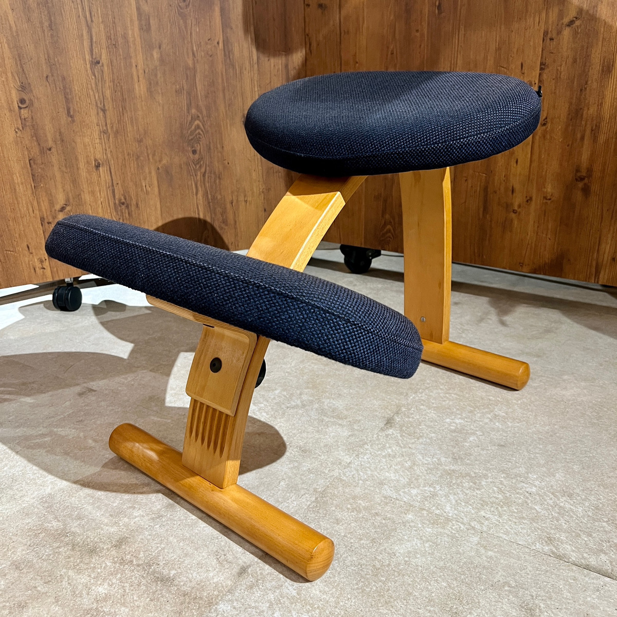 バランスチェア イージー balans Easy ネイビー サカモトハウス リボ