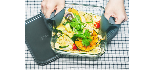 山本ゆりのおいしいレシピBOOK 限定カラーのiwaki耐熱容器つき