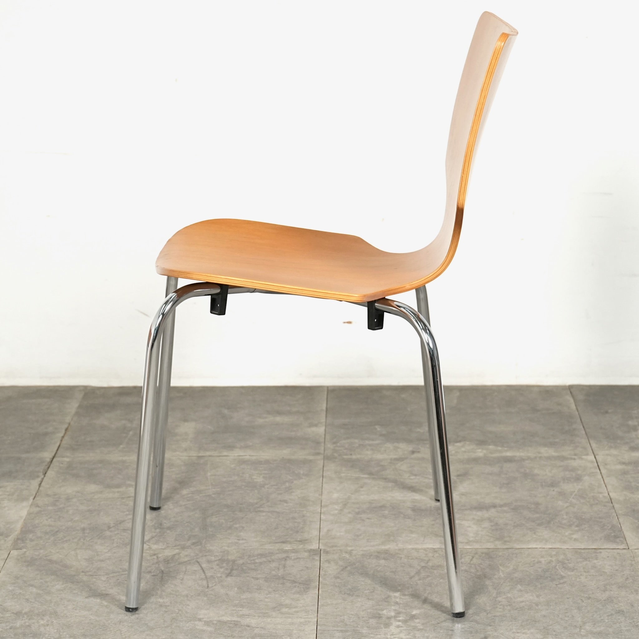 DUBA】ヴィンテージ スタッキング チェア – TIME HYPE