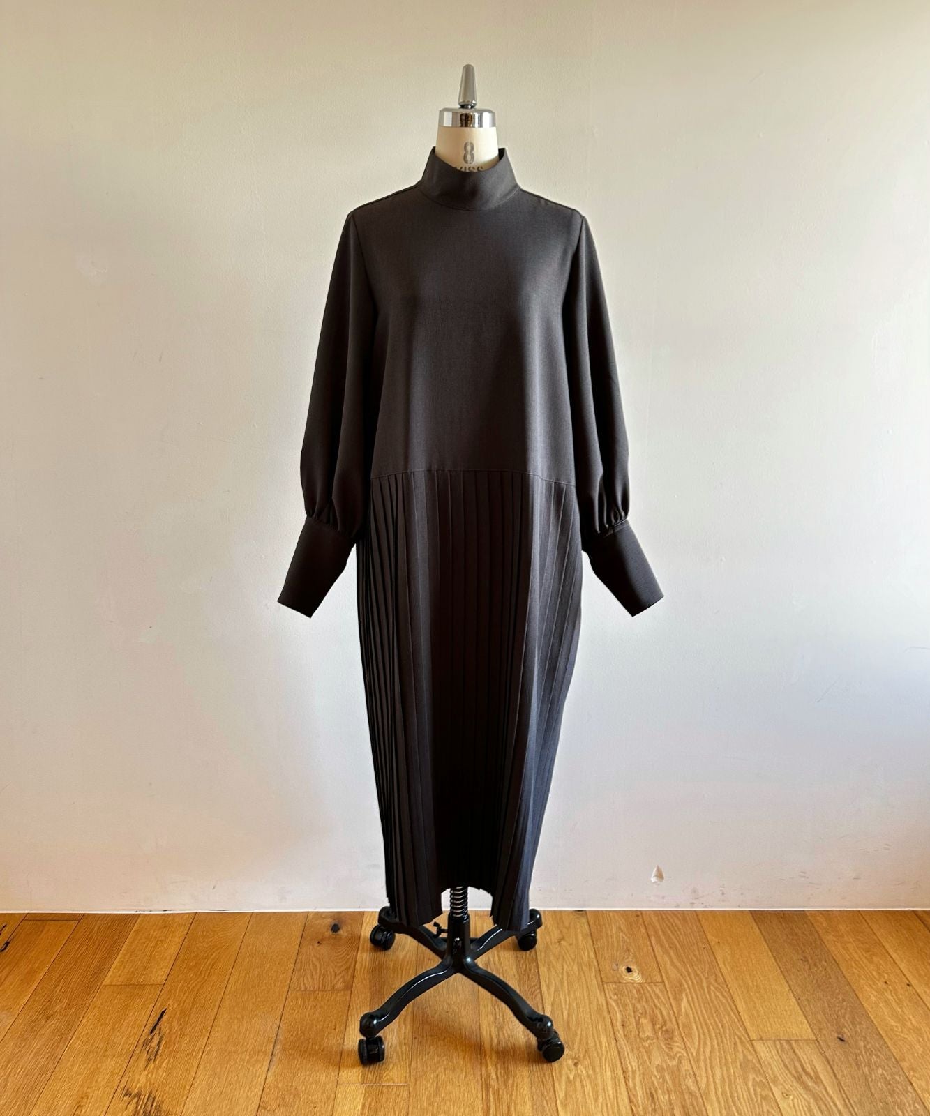 ≪通常販売≫ highneck toro pleats onepiece（ハイネックトロプリーツ