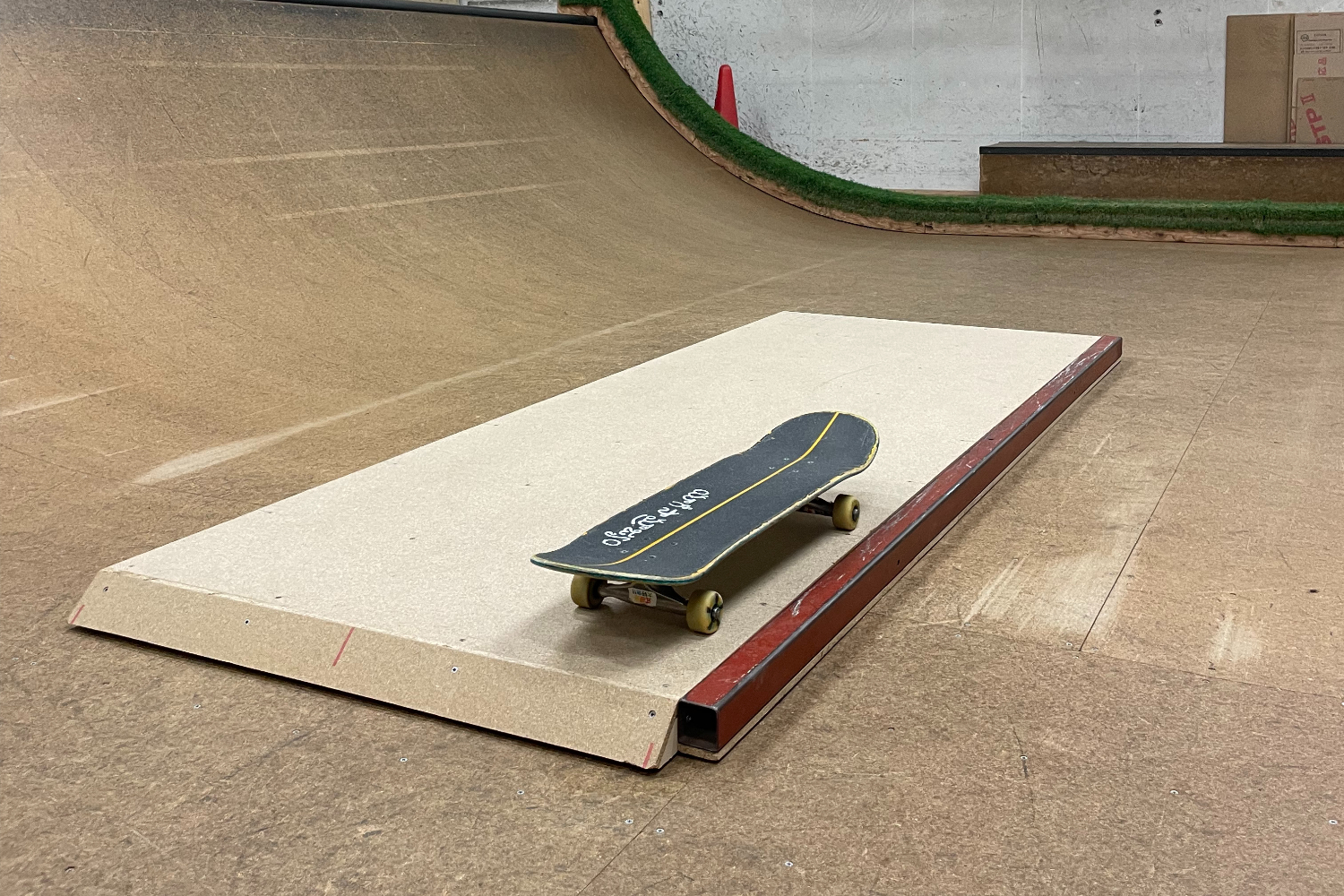 The Yago Skateboard Park | 平和島の室内ミニランプ