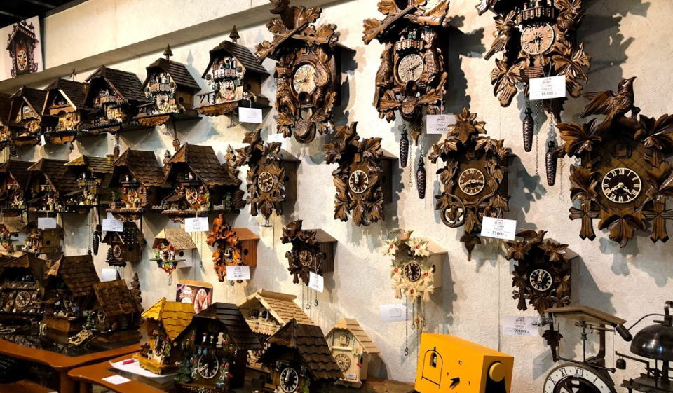 黒い森の美しい鳩時計＠日本橋横山町 by ケアリイ | 中央区観光協会