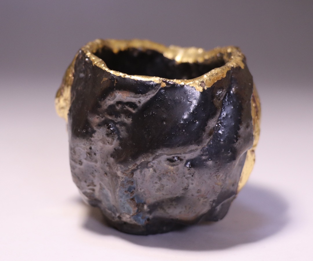 市川 透 作 「酒呑 KABUKI」 ～備前焼専門卸小売店 川口陶楽苑～