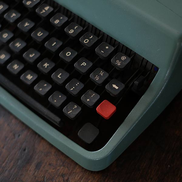 OLIVETTI Lettera 32 タイプライター インクリボン交換済み 訳あり