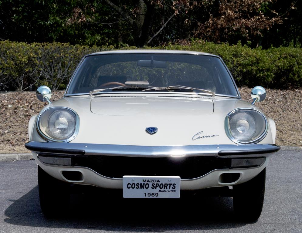 Mazda Cosmo Sport Model L10B | Archives | Toyota Automobile Museum