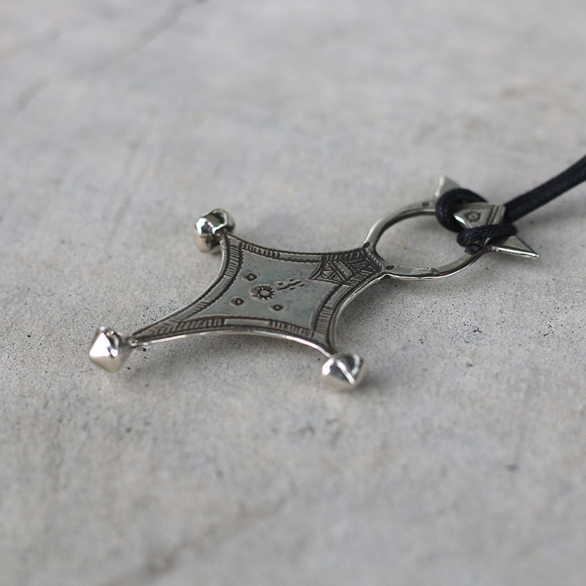 楽天市場】Adawat'n Tuareg アダワット トゥアレグ 革紐 シルバー