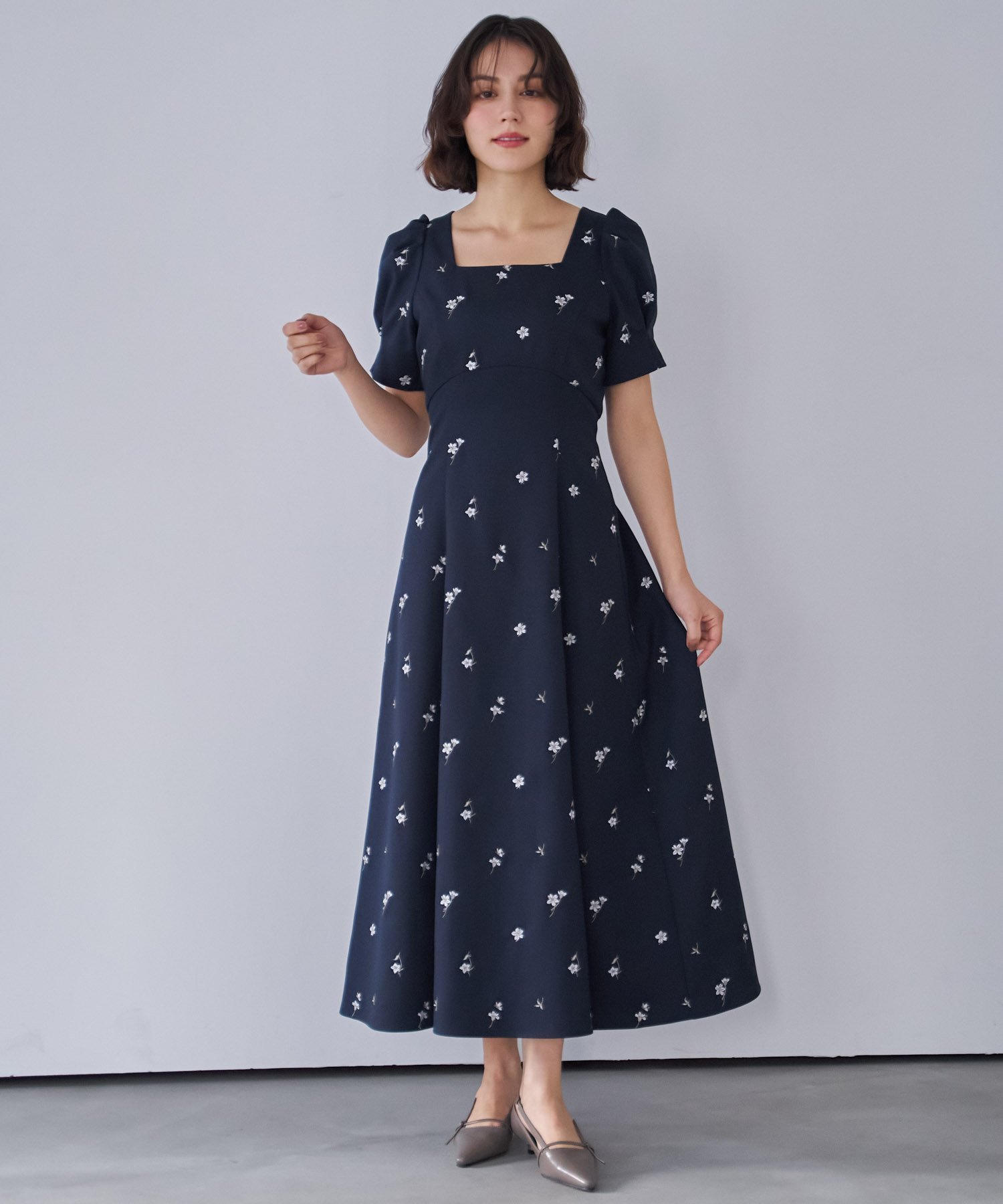 NOELA｜【Premium】フラワー刺繍ワンピース | Rakuten Fashion(楽天