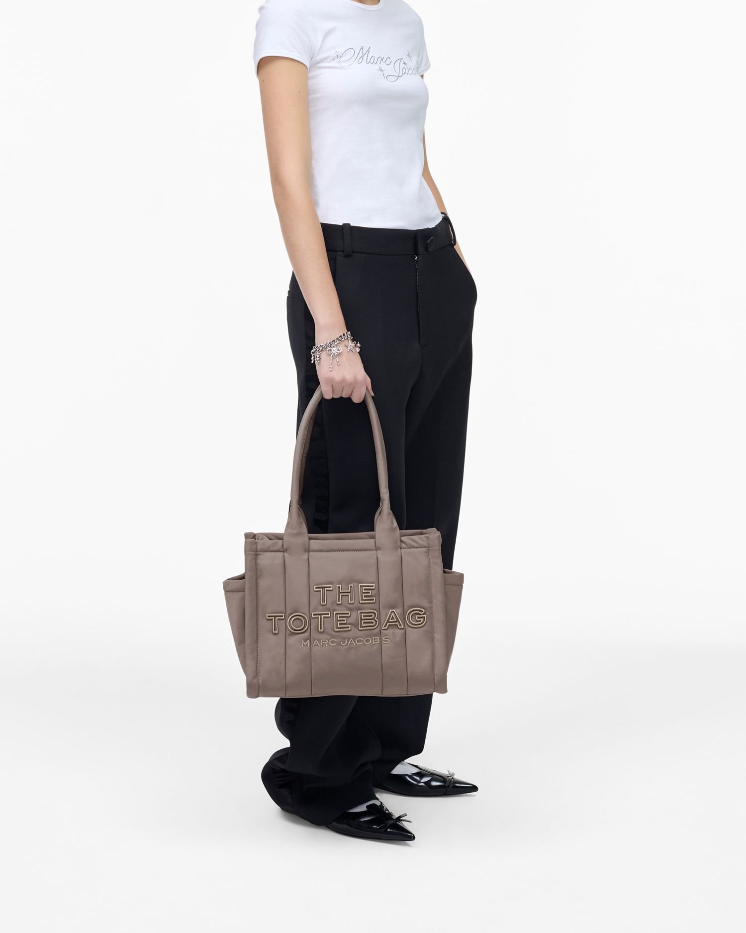 MARC JACOBS(マーク ジェイコブス)｜【公式】PUFFY NYLON MEDIUM TOTE