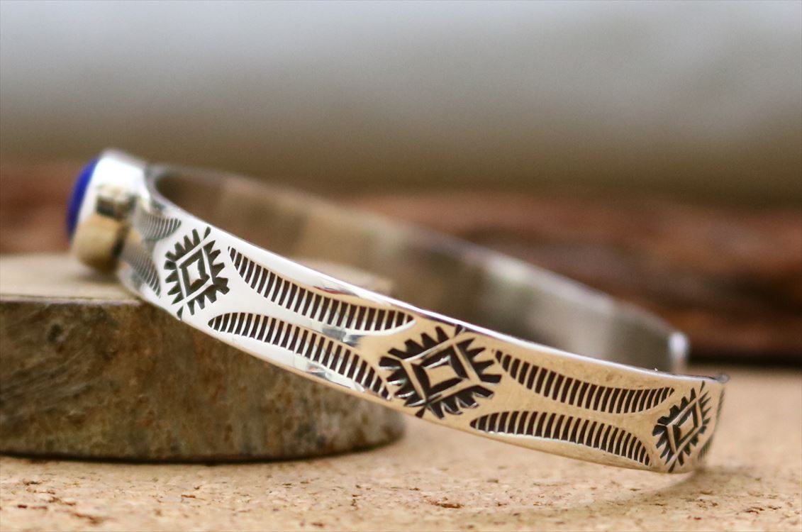 navajo・Troy Laner・OLDスタンプ ワーク ミドルバングル・希少 navajo